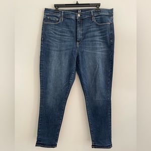 Gap. True skinny. Size 16/33.